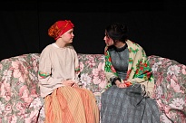 Во Всемирный день театра старшая группа театральной студии «Дебют» сыграла «Женитьбу Бальзаминова»