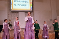 В Белом зале Ломоносовского Дворца культуры поздравляли учителей с наступающим праздником
